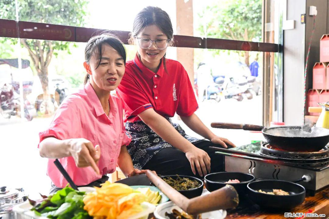 全网追的“扁担女孩”，找了一份暑假工，时薪12元 - 白银生活资讯 - 白银28生活网 by.28life.net